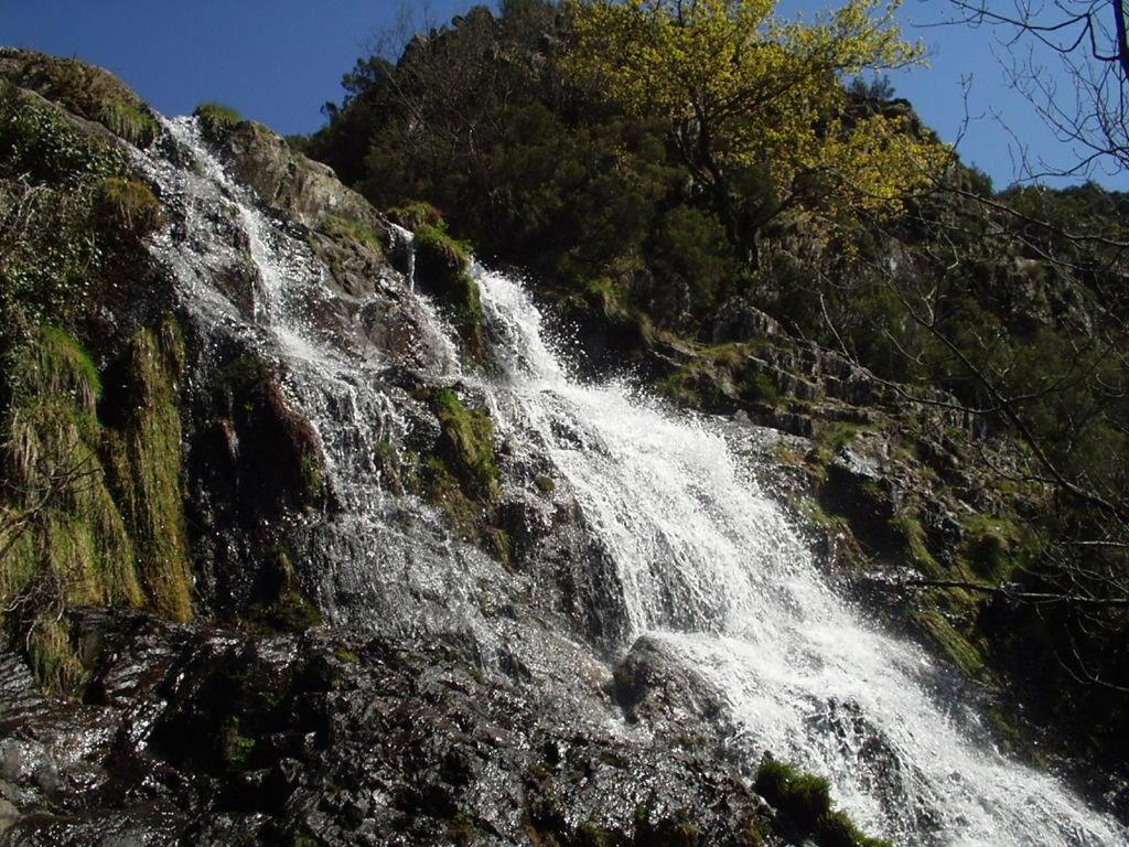 Chez Louise: Onde A Serra Beija O Ceu Луса Экстерьер фото