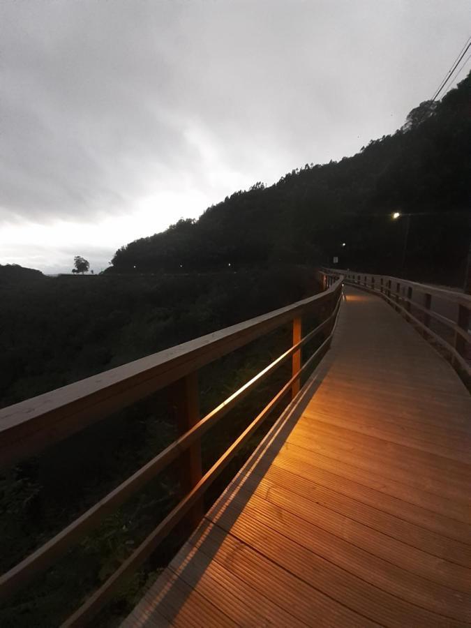 Chez Louise: Onde A Serra Beija O Ceu Луса Экстерьер фото